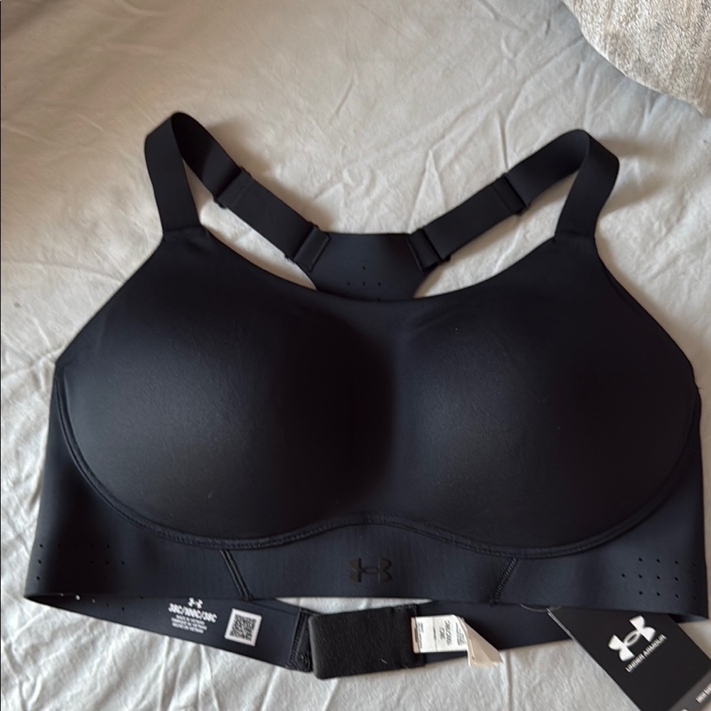 Under Armour Women's Black Sports Bra Fitted